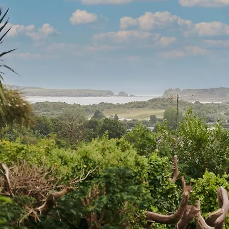 Sea Gem- Beautiful Family Home With Stunning Sea Views & Garden Tenby Exterior photo
