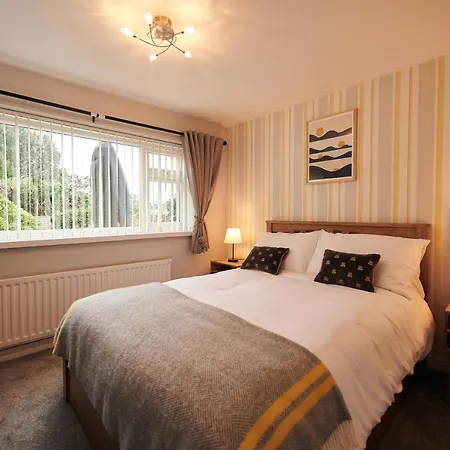 Sea Gem- Beautiful Family Home With Stunning Sea Views & Garden Tenby Exterior photo