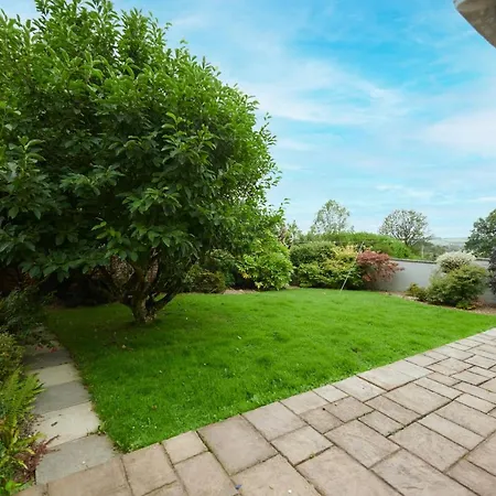 Sea Gem- Beautiful Family Home With Stunning Sea Views & Garden Tenby Exterior photo