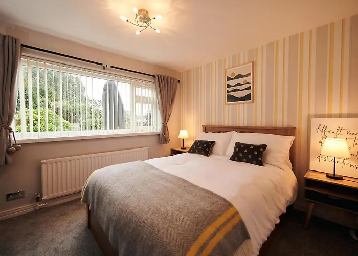 Sea Gem- Beautiful Family Home With Stunning Sea Views & Garden