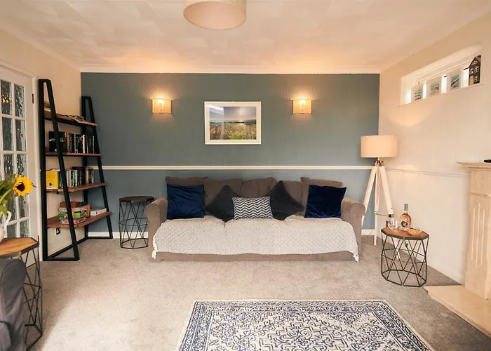 Sea Gem- Beautiful Family Home With Stunning Sea Views & Garden